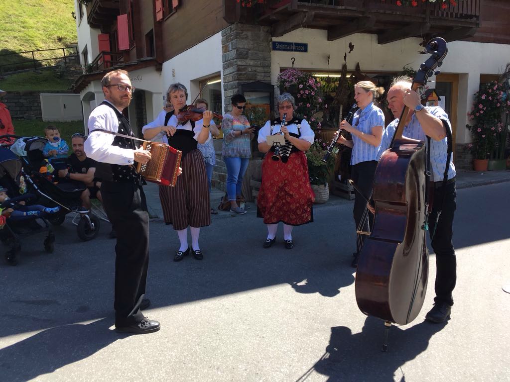 Berner Oberländer Volkstanzmusik am Folklore-Festival Zermatt 2018
