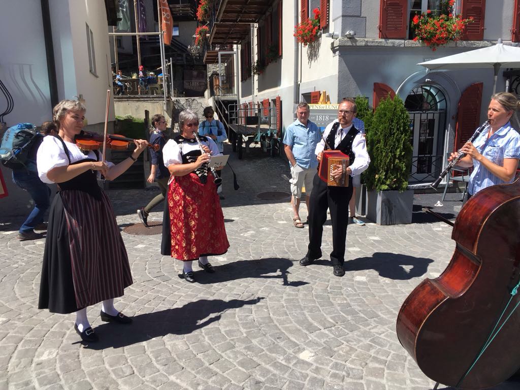 Berner Oberländer Volkstanzmusik am Folklore-Festival Zermatt 2018