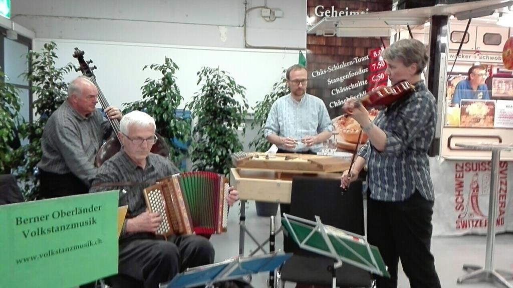 Berner Oberländer Volkstanzmusik an der BEA EXPO