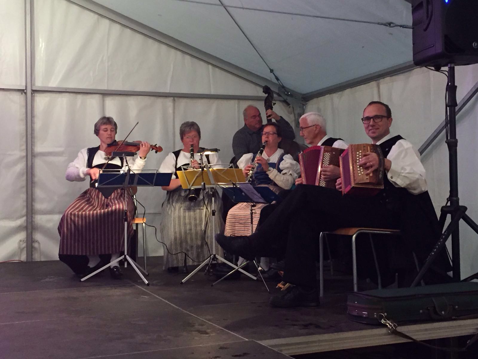 Berner Oberländer Volkstanzmusik Musik vo hie 125 Jahre Interlaken