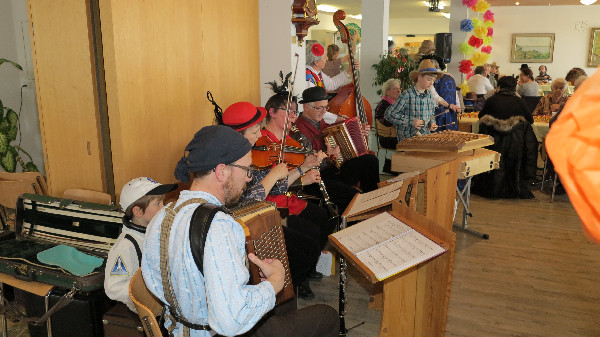 Berner Oberländer Volkstanzmusik im Bergmätteli Beromünster